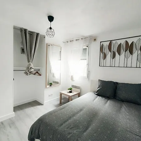 Nouvel Appart Spacieux, Confortable Avec Parking 아파트 *